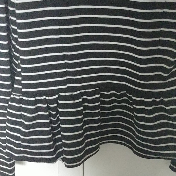 Black white striped peplum blazer style cardigan - Picture 4 of 4